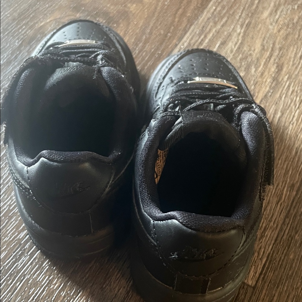 Nike Kids Black Sneakers with Silver Accents - Picture 2 of 3